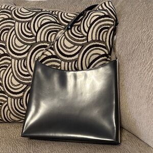 Elegant Black Salvatore Ferragamo Leather Shoulder Bag